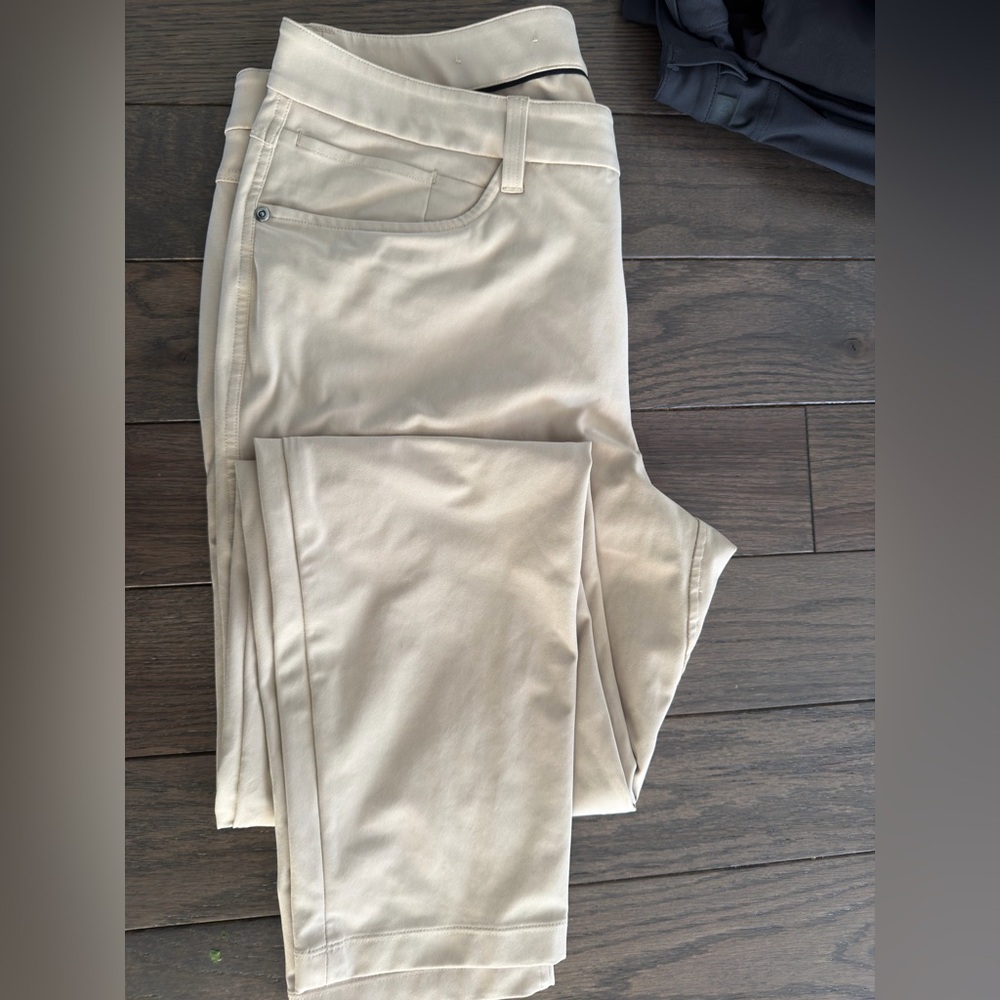 Lululemon LIKE NEW! Men's Tan Pants